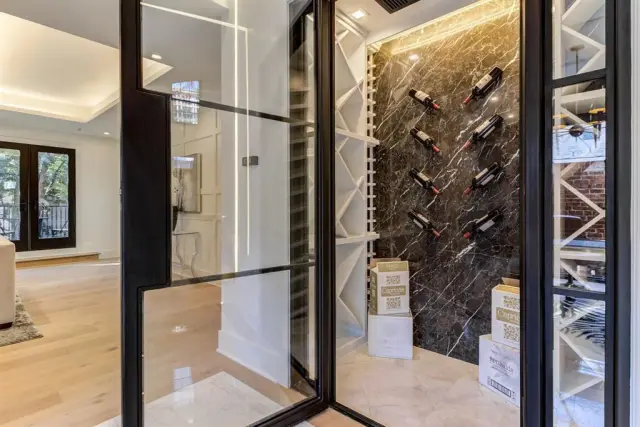 The Georgina, a SCIP custom home built by Everlasting Homes in Houston, TX — photograph 2 of 13