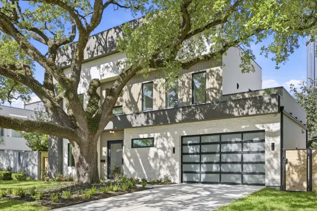 Verdona Villa, a SCIP custom home built by Everlasting Homes in Houston, TX — photograph 4 of 48