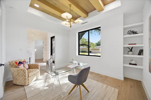 Verdona Villa, a SCIP custom home built by Everlasting Homes in Houston, TX — photograph 6 of 48