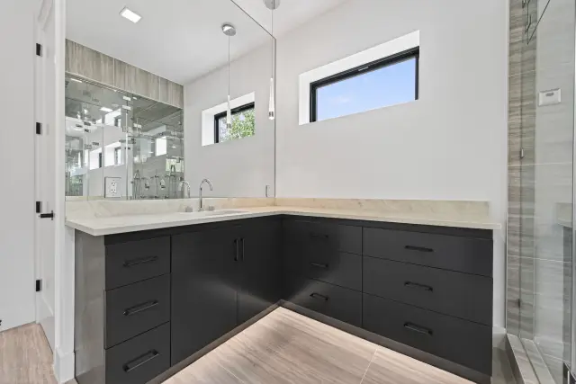 Verdona Villa, a SCIP custom home built by Everlasting Homes in Houston, TX — photograph 43 of 48