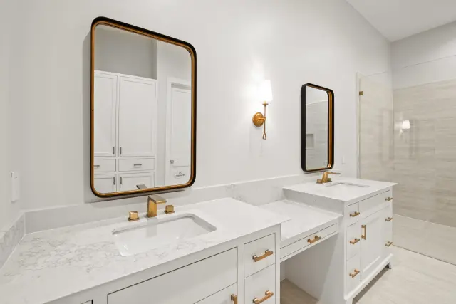 Vindon Villa, a SCIP custom home built by Everlasting Homes in Houston, TX — photograph 14 of 22